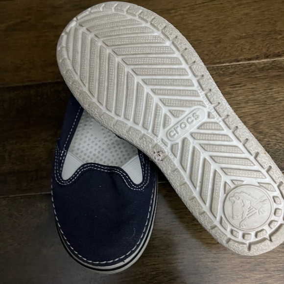 Crocs women’s size 6 sneakers canvas shoes - Picture 3 of 3